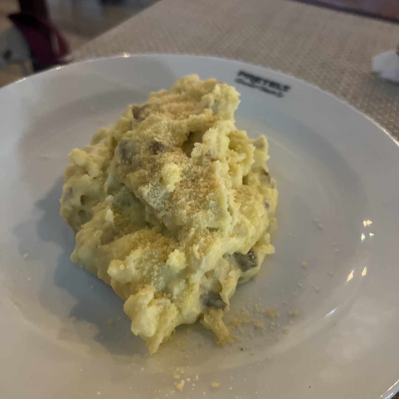 ARROZ PILAF , PAPAS FRITAS, PAPAS WEDGE , PURÉ RUSTICO,YUQUITAS,AROS DE CEBOLLA, VEGETALES AL VAPOR , MAC Y CHEESE.