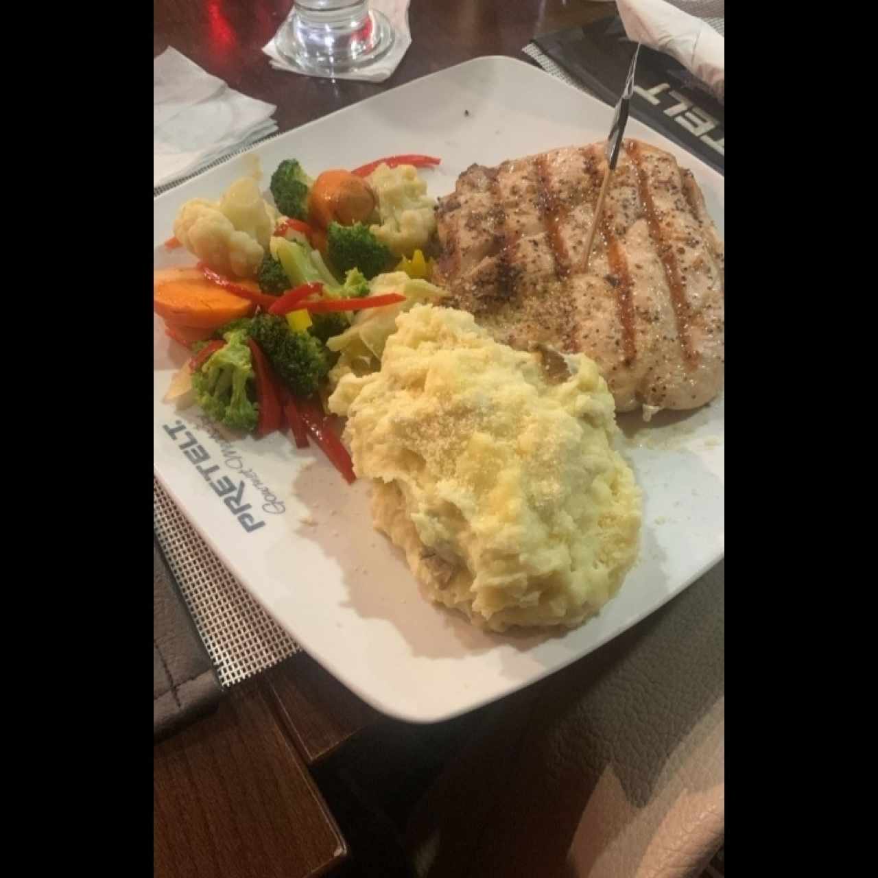 SALMÓN AL GRILL