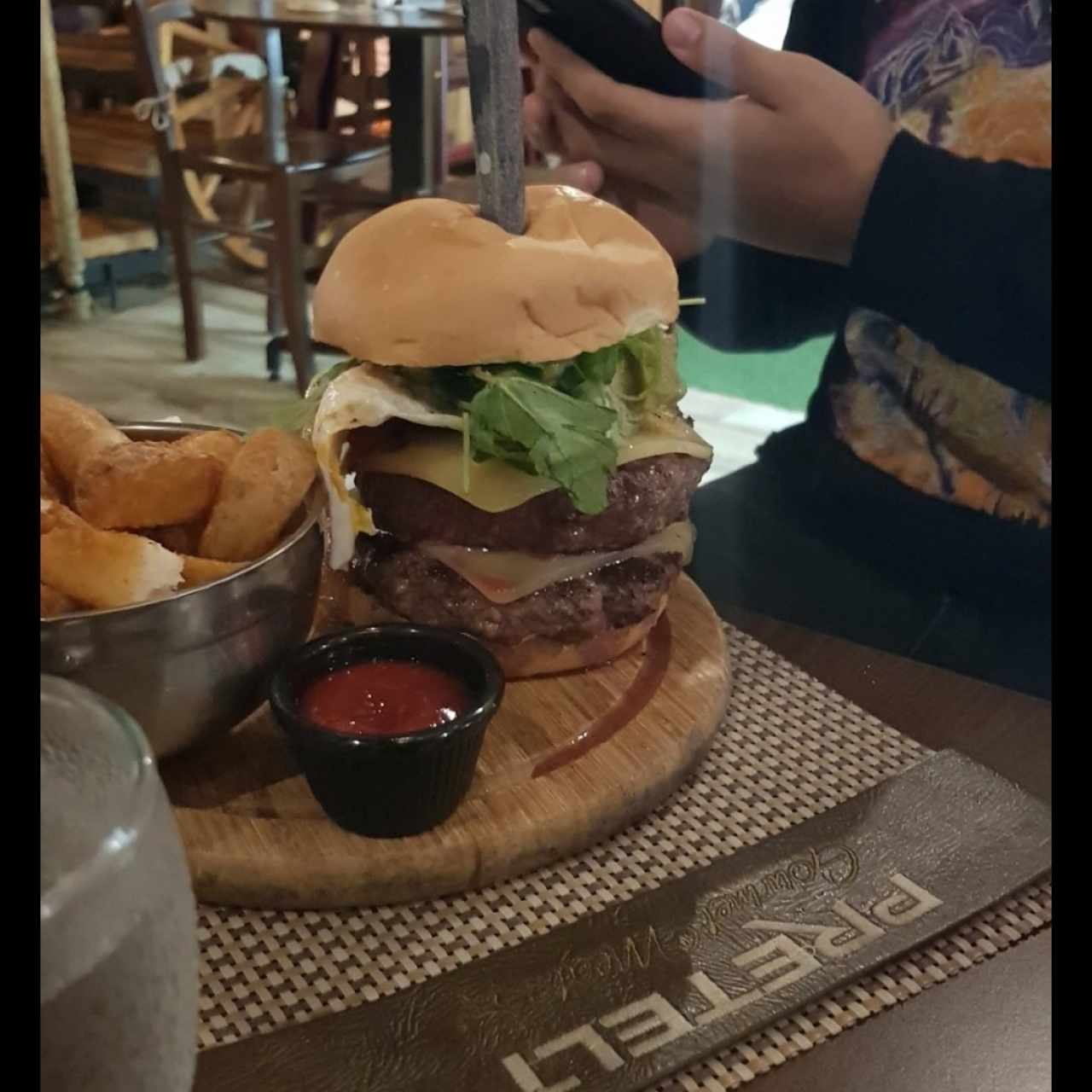 HAMBURGUESAS - TITOS REX BURGUER