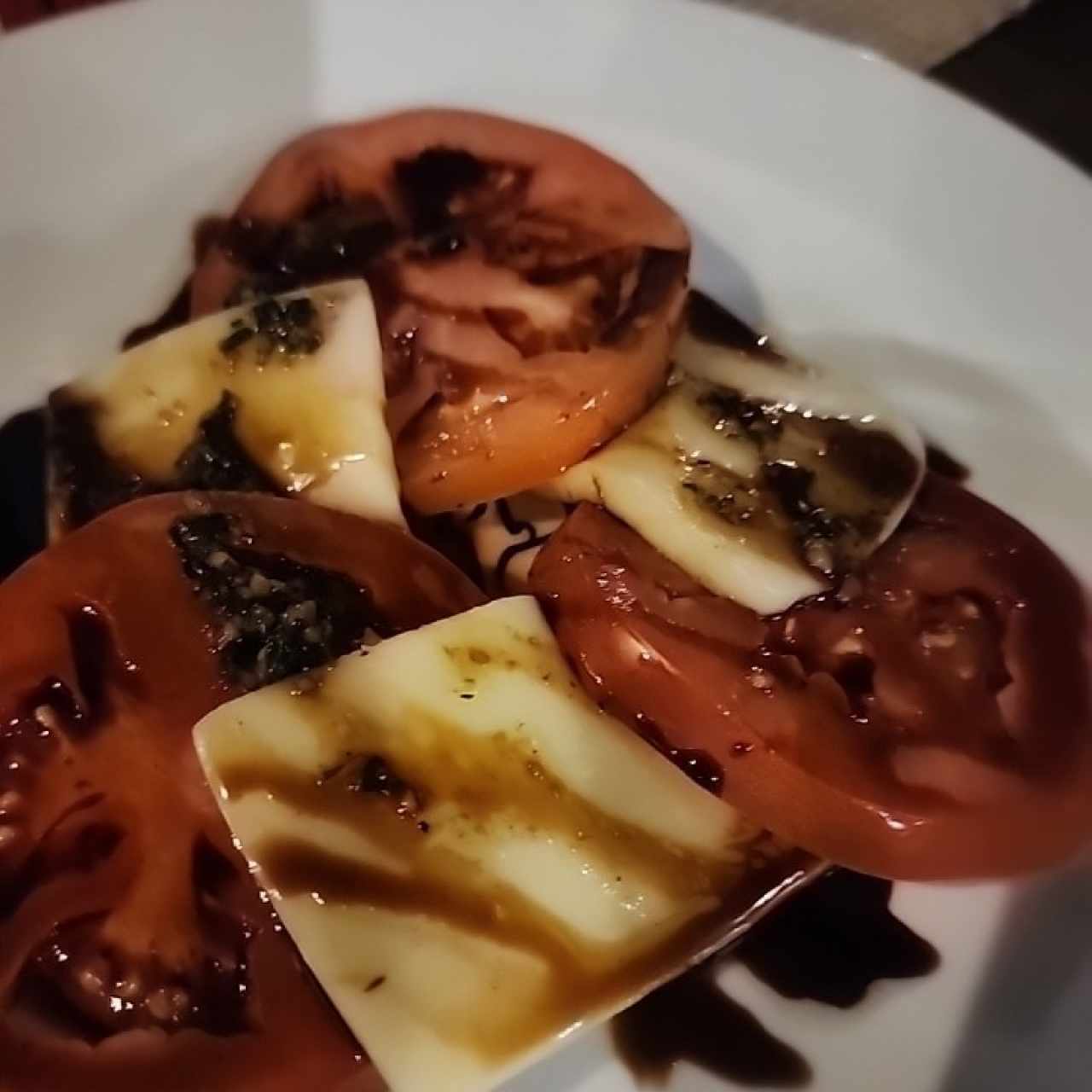 ACOMPAÑAMIENTOS / ENSALADAS - ENSALADA CAPRESSA