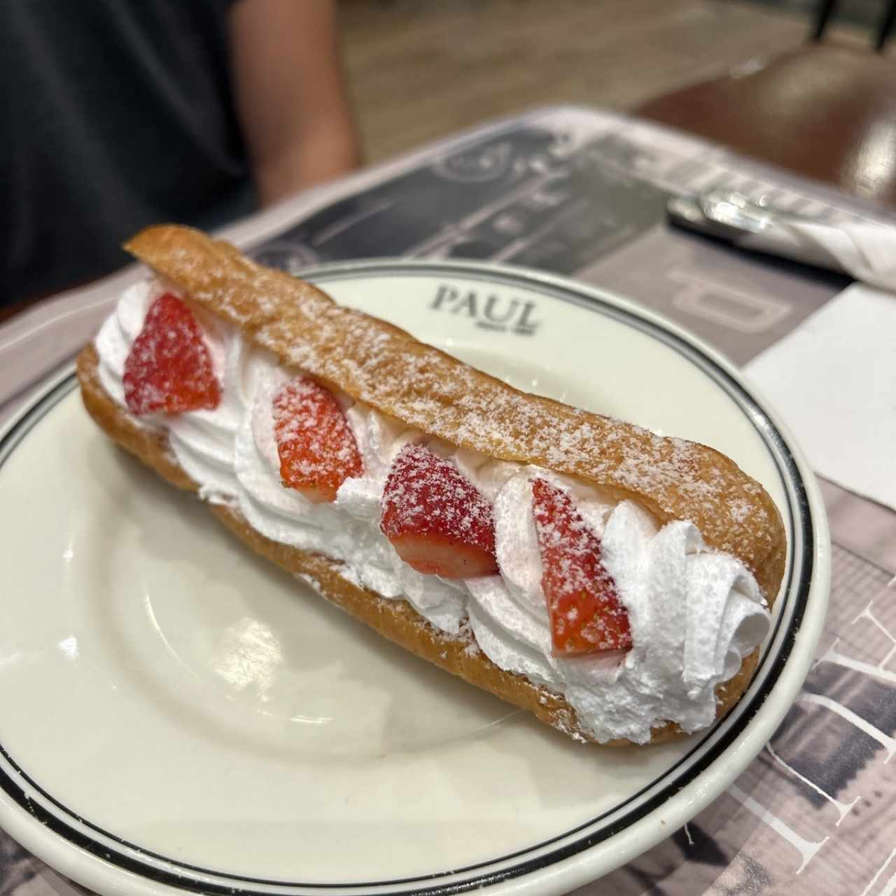 Postres - Eclair de Fresa