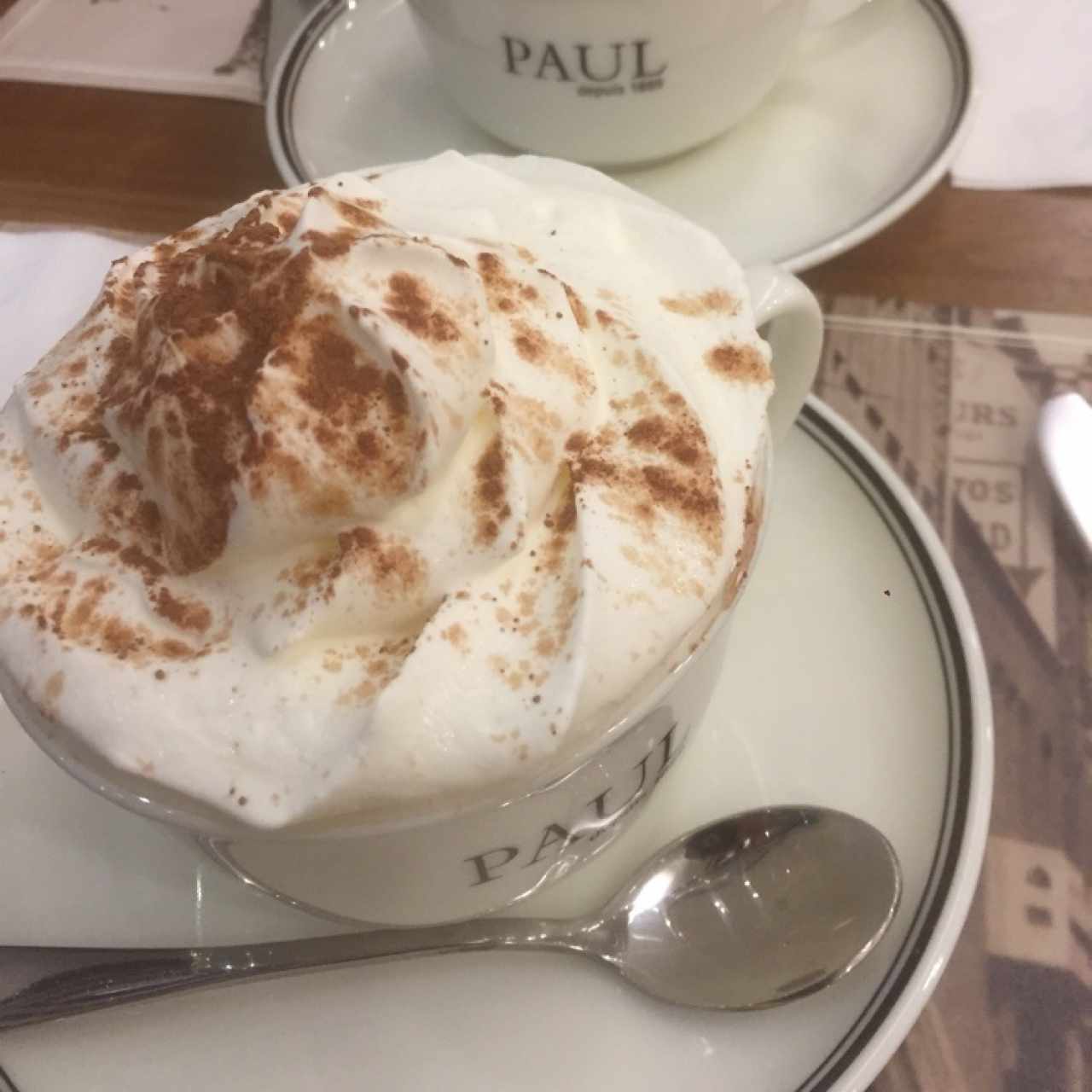 chocolate con crema chantilli