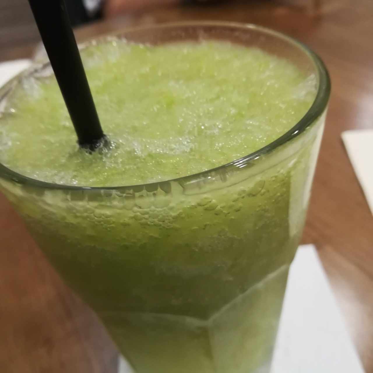 Jugo de manzana verde y apio
