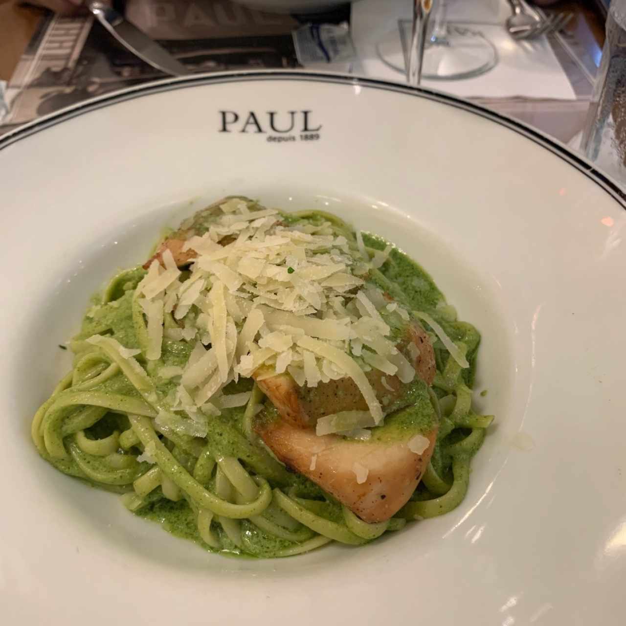Linguini al pesto con pollo 
