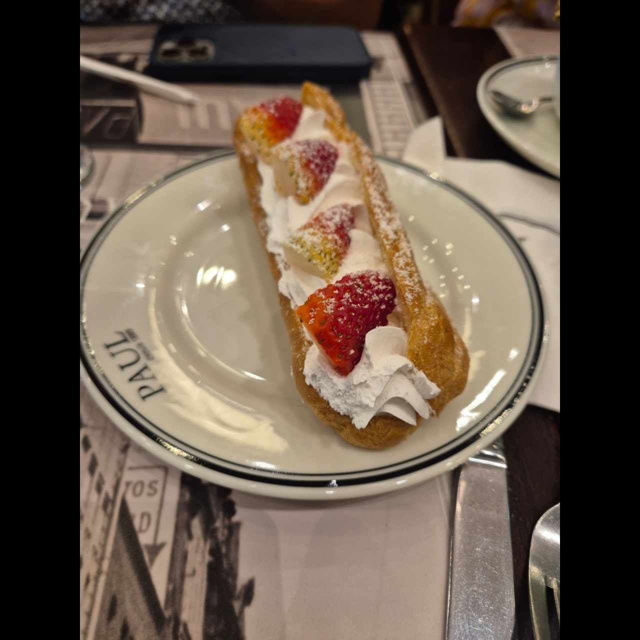 Postres - Eclair de Fresa