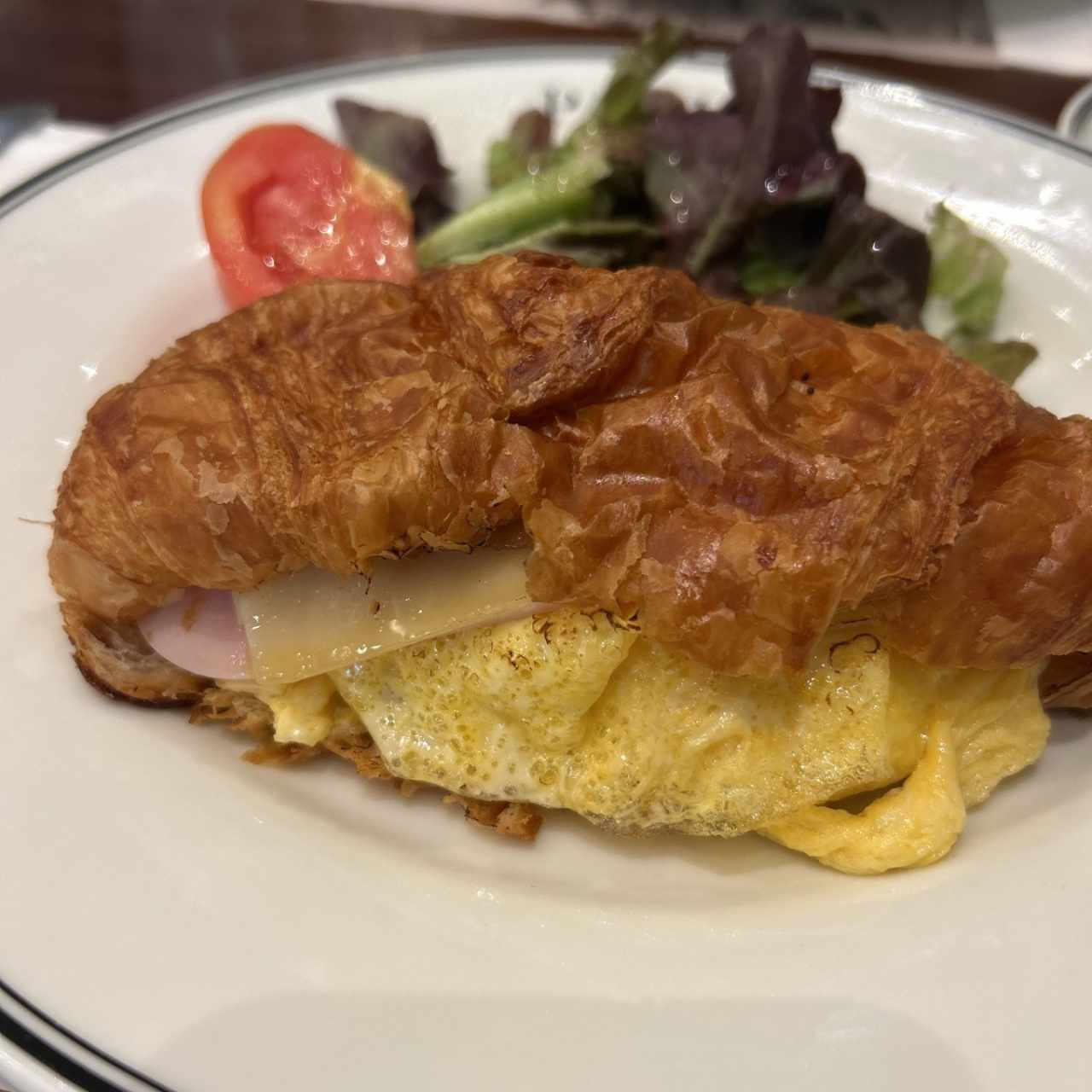 Croissant au Fromage et Jambon