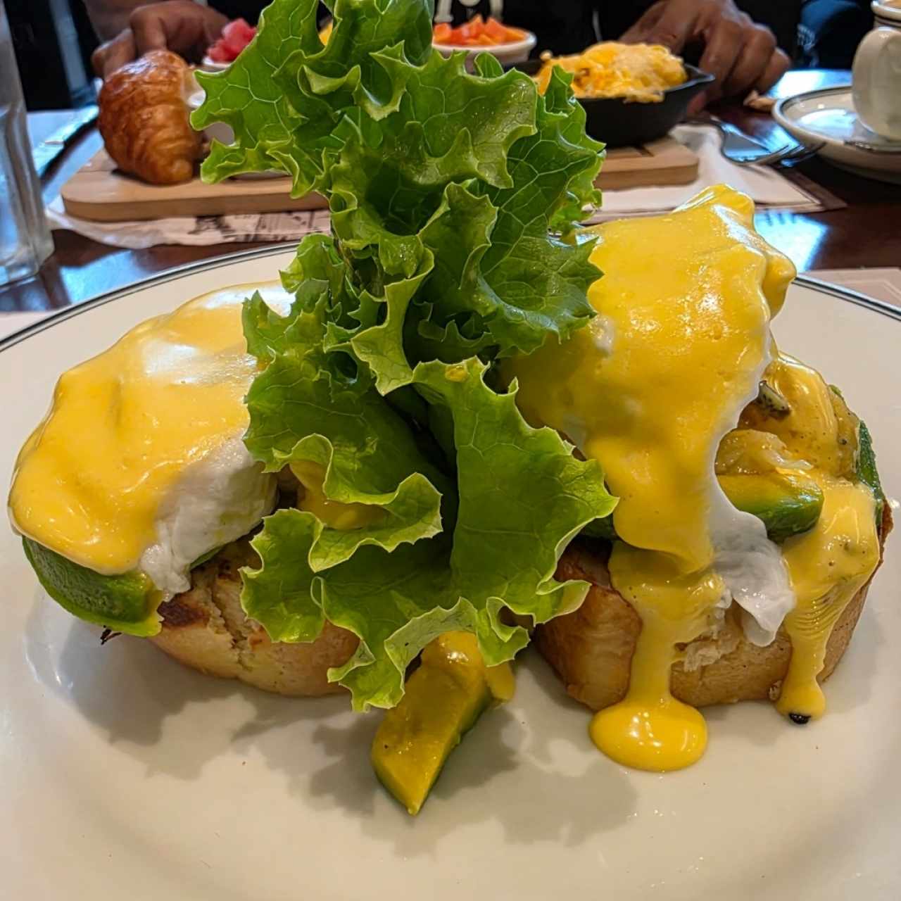 huevos benedictinos con langosta
