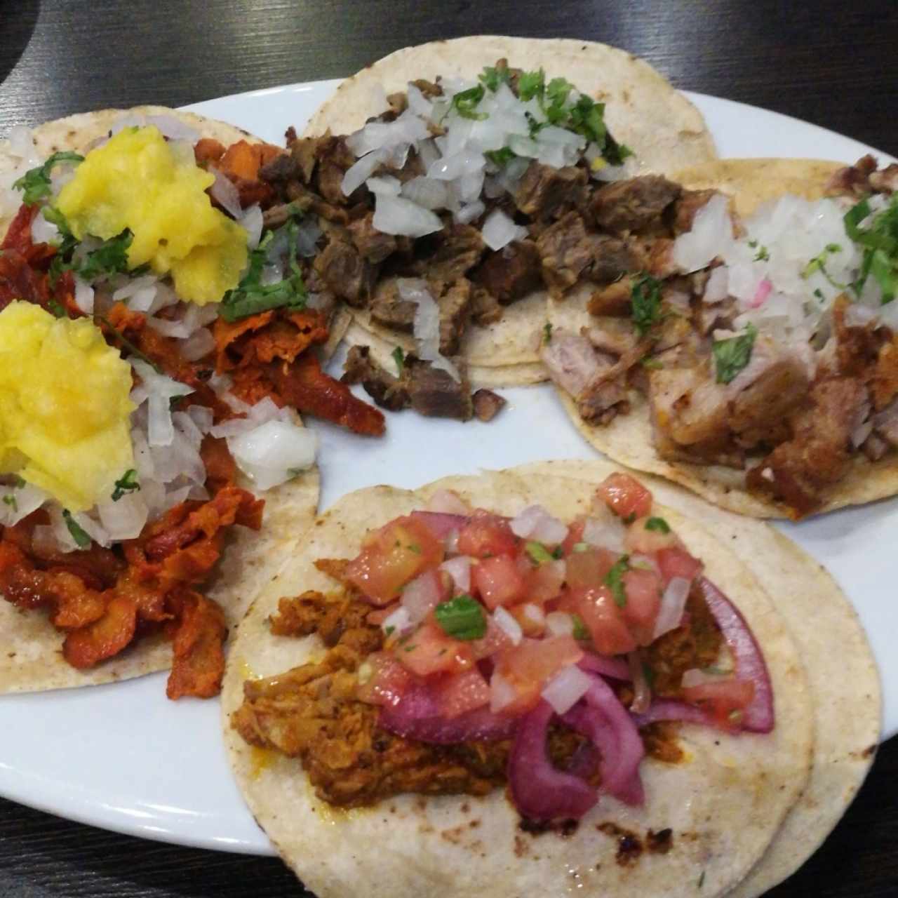 tacos al pastor, cochinita y de suadero