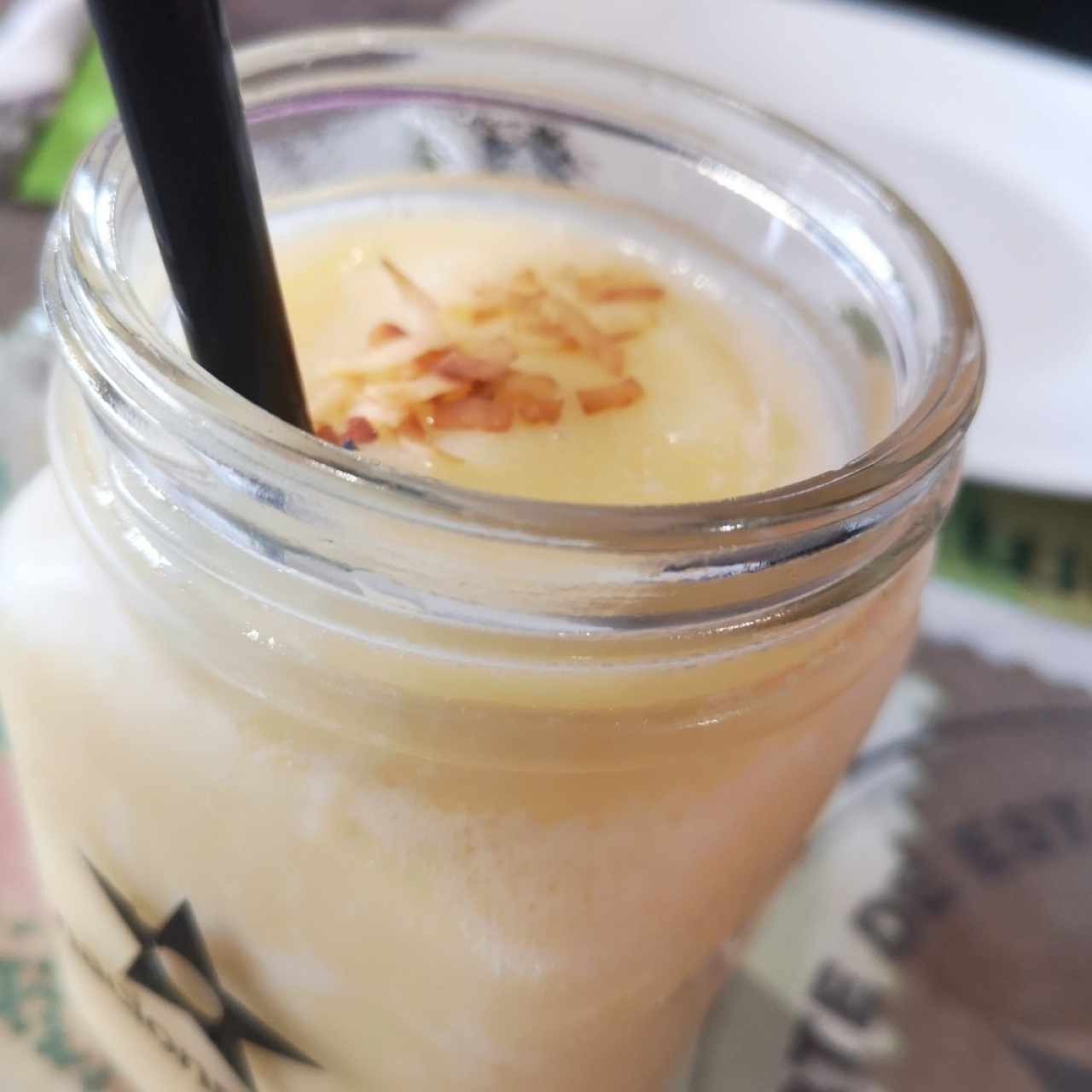 Jugo de piña, limón y coco