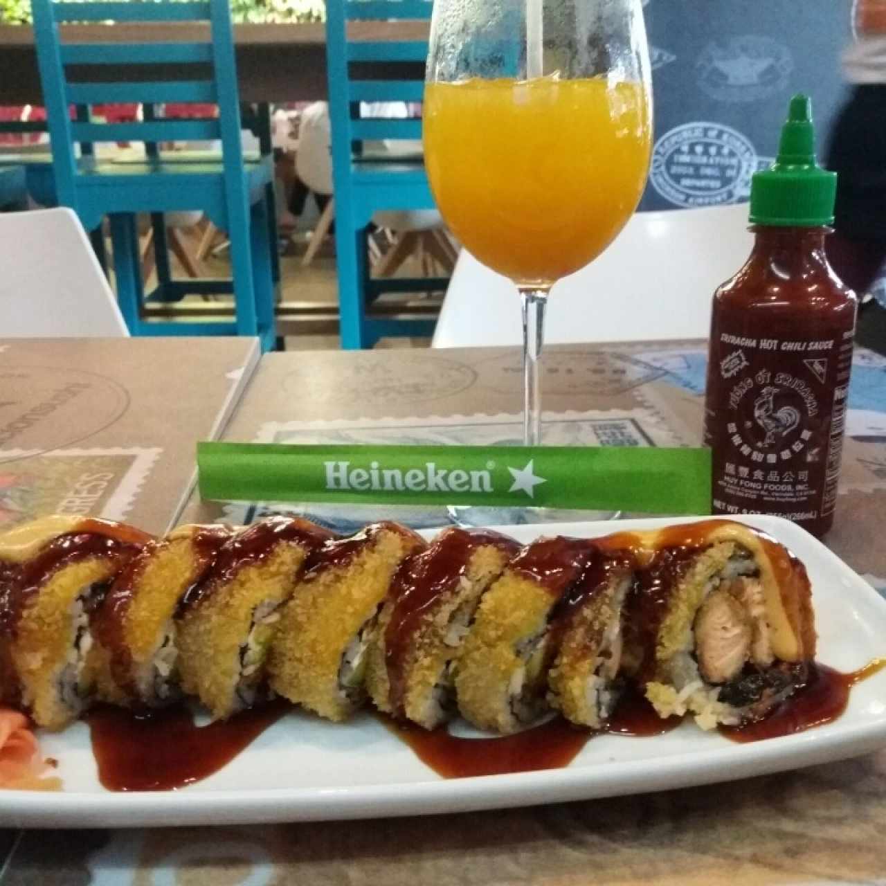 sushi apancado zensación ( con plátano alrededor) delicioso!!!