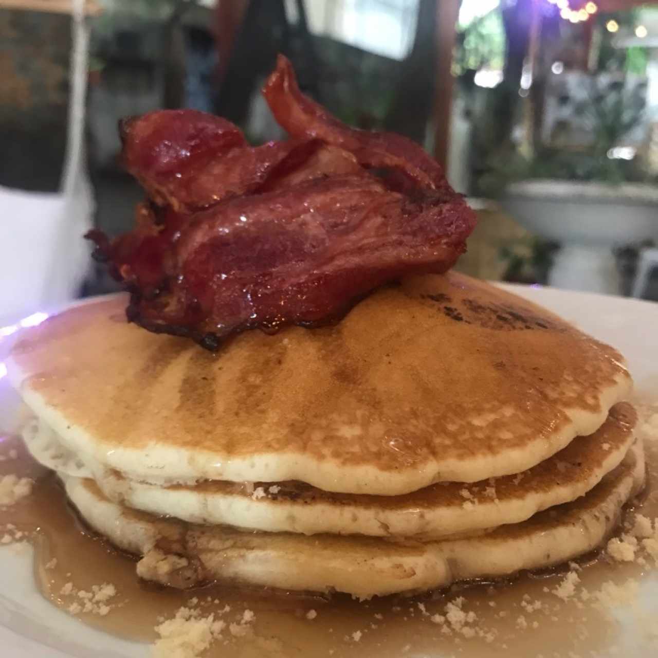 Esponjosos panqueques con tocino 
