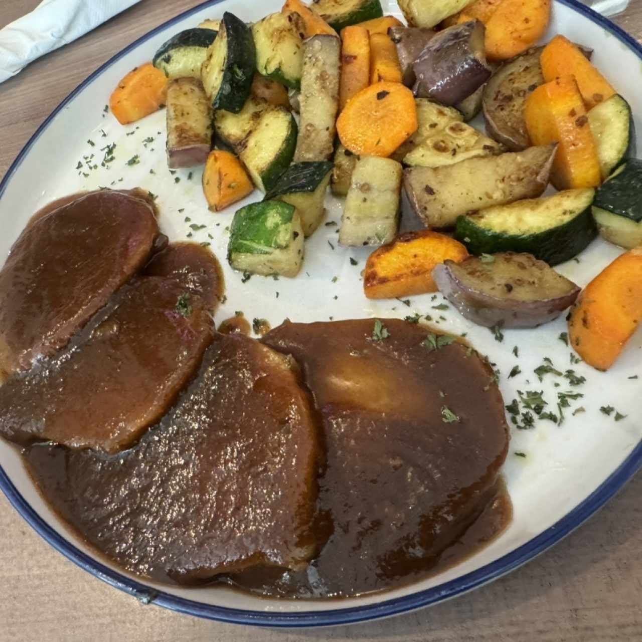 Lomo asado con vegetales 