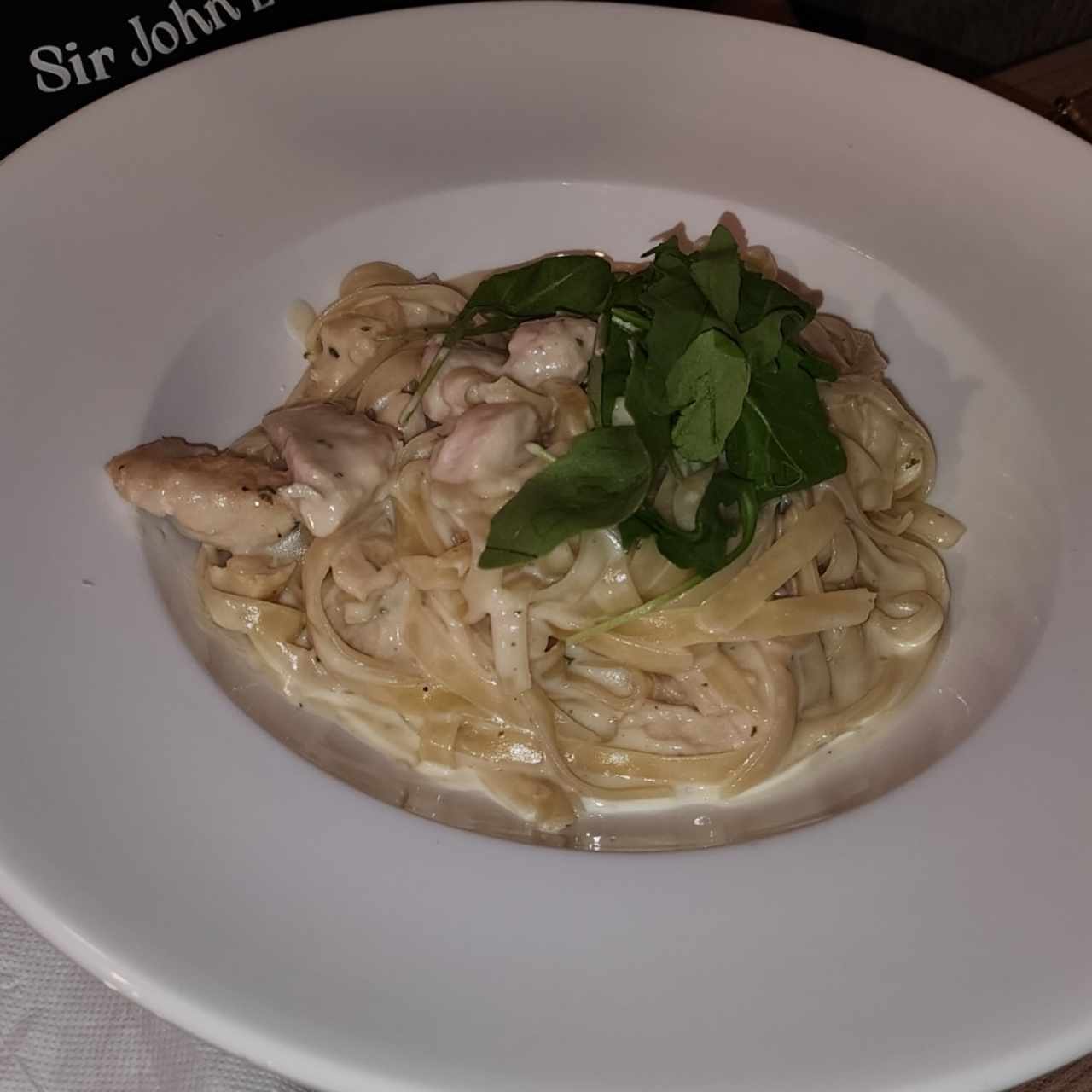 Pasta Alfredo con pollo
