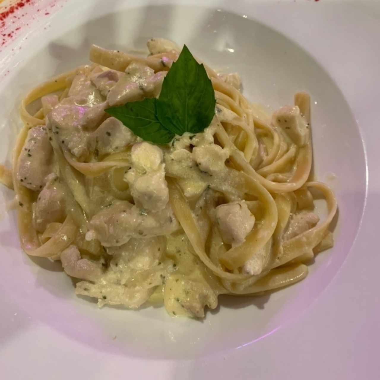 Fetuchini Alfredo con Pollo