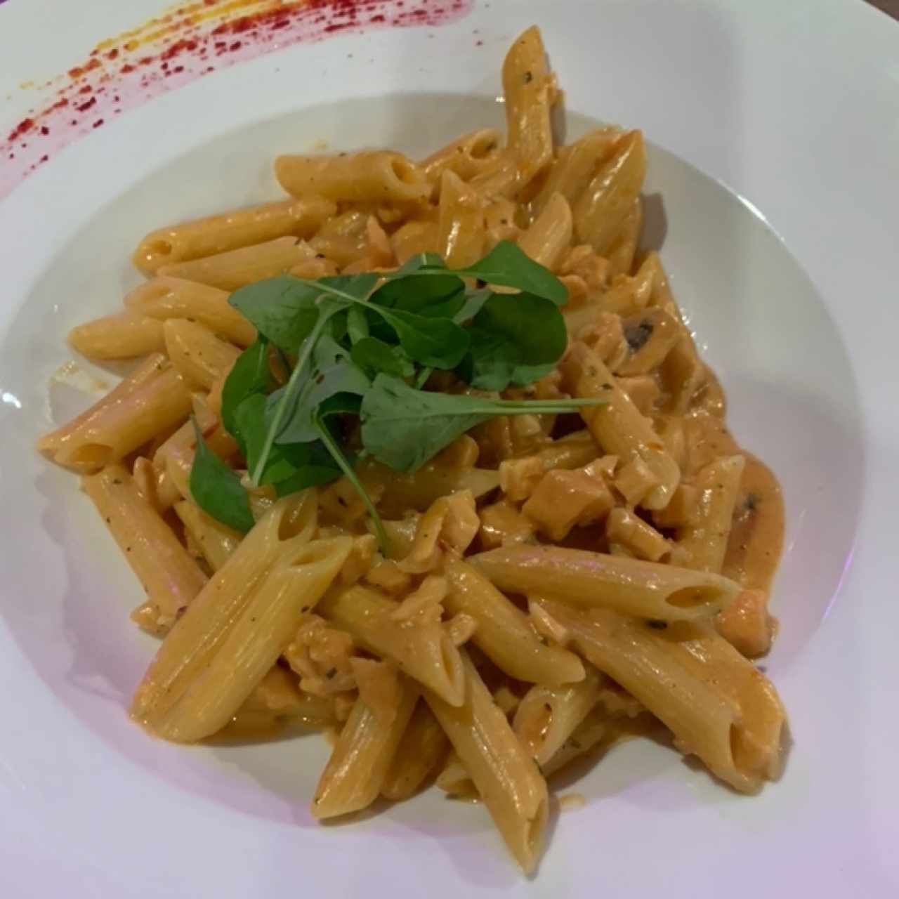 Penne con salmón