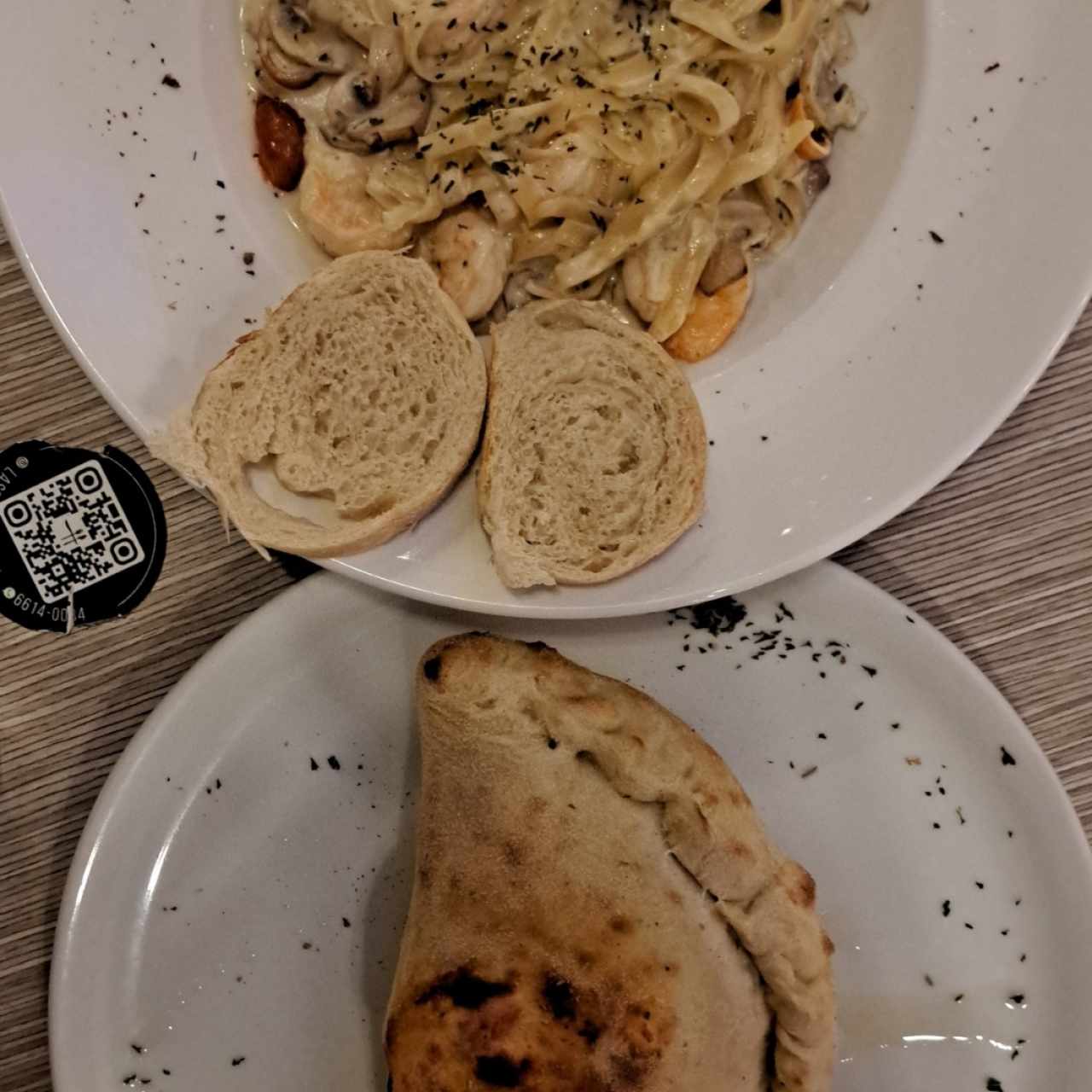 Sapaguetti con Camarones y Trufas. Calzones con Albahaca, Hongos Frescos y Jamón York.