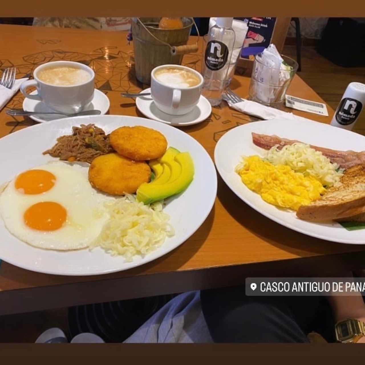 Ropa vieja y huevos