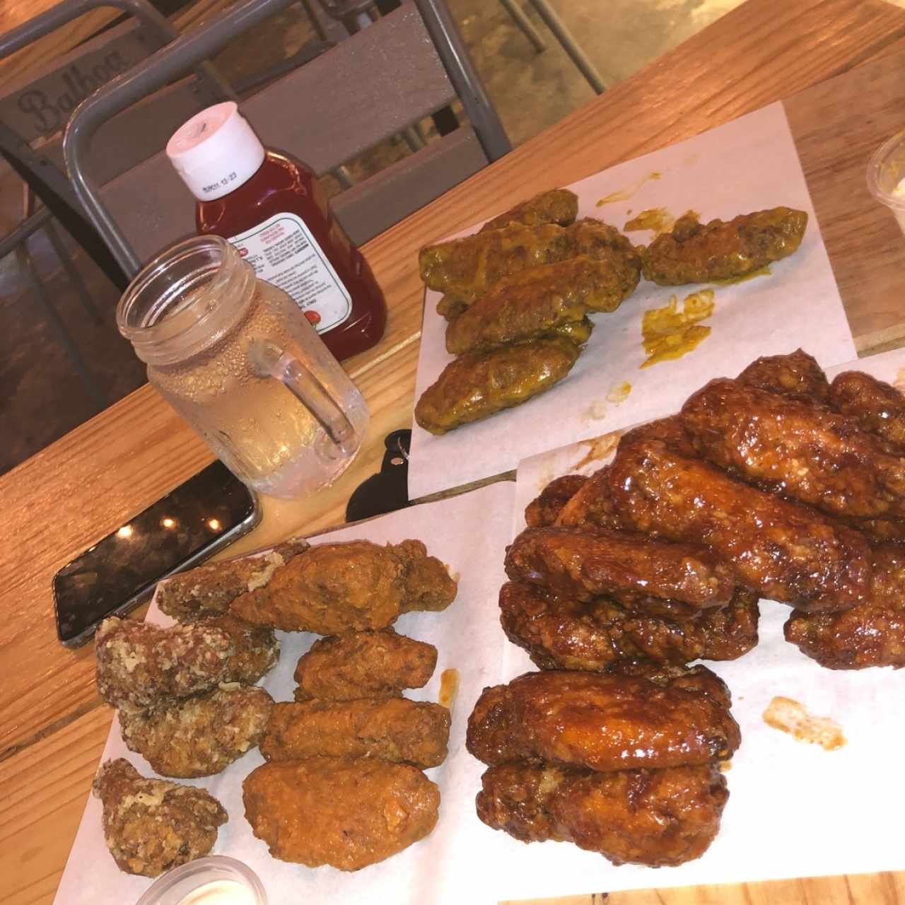 ajo y limon, aji chombo, mostaza dulce y guayaba bbq