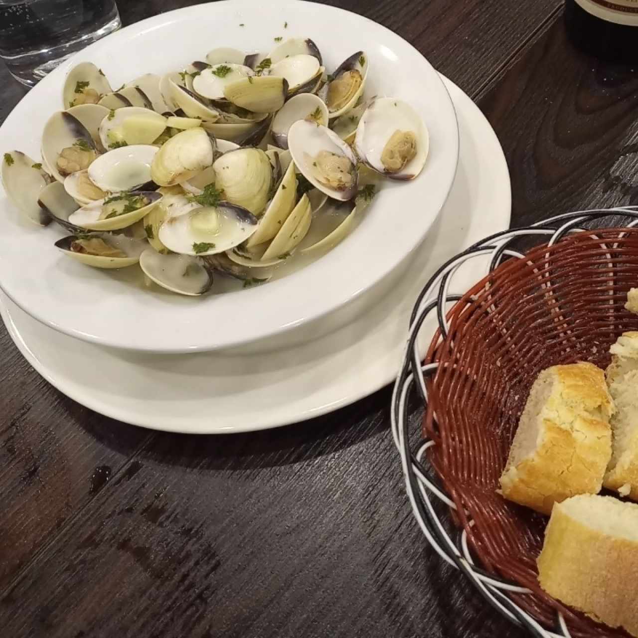 Mariscos - Almejas al Ajillo