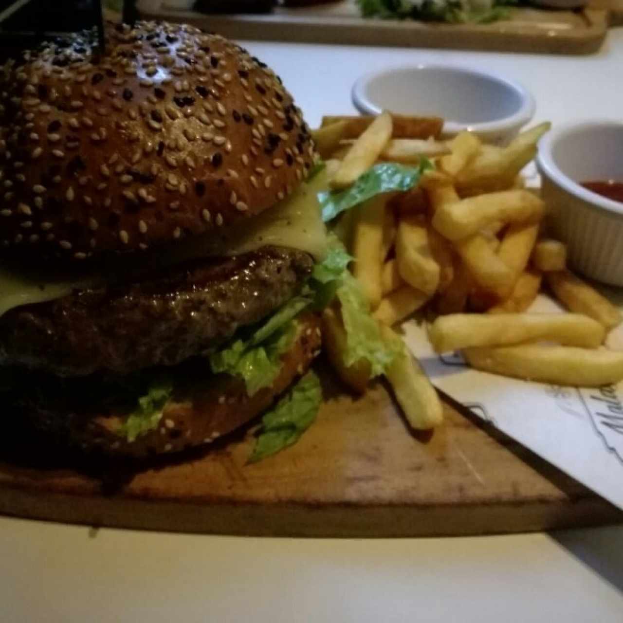 Platos Fuertes - Hamburguesa Malasaña (1/2L)