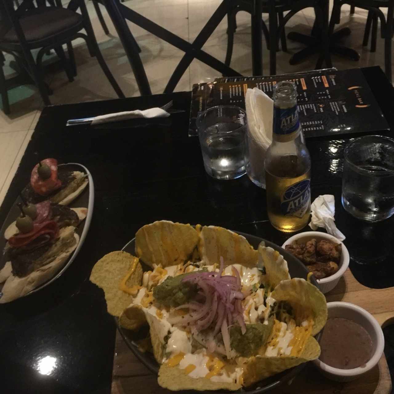 Entradas - Montaditos de tortilla y Ensalada tijuana