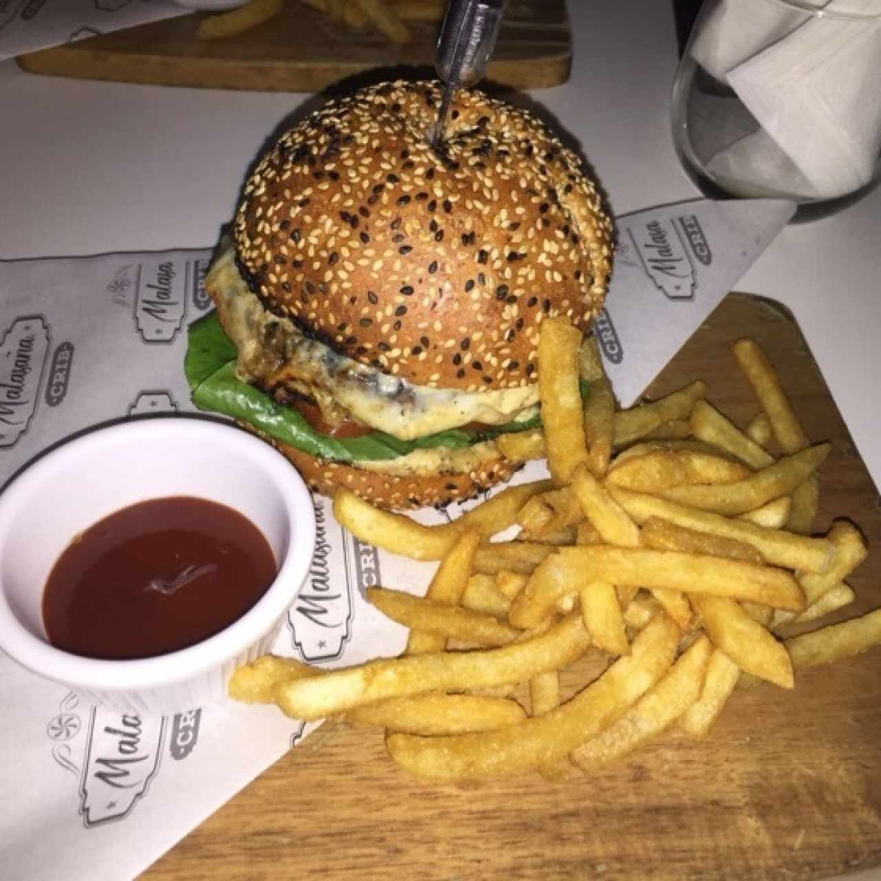 Platos Fuertes - Hamburguesa Malasaña (1/2L)