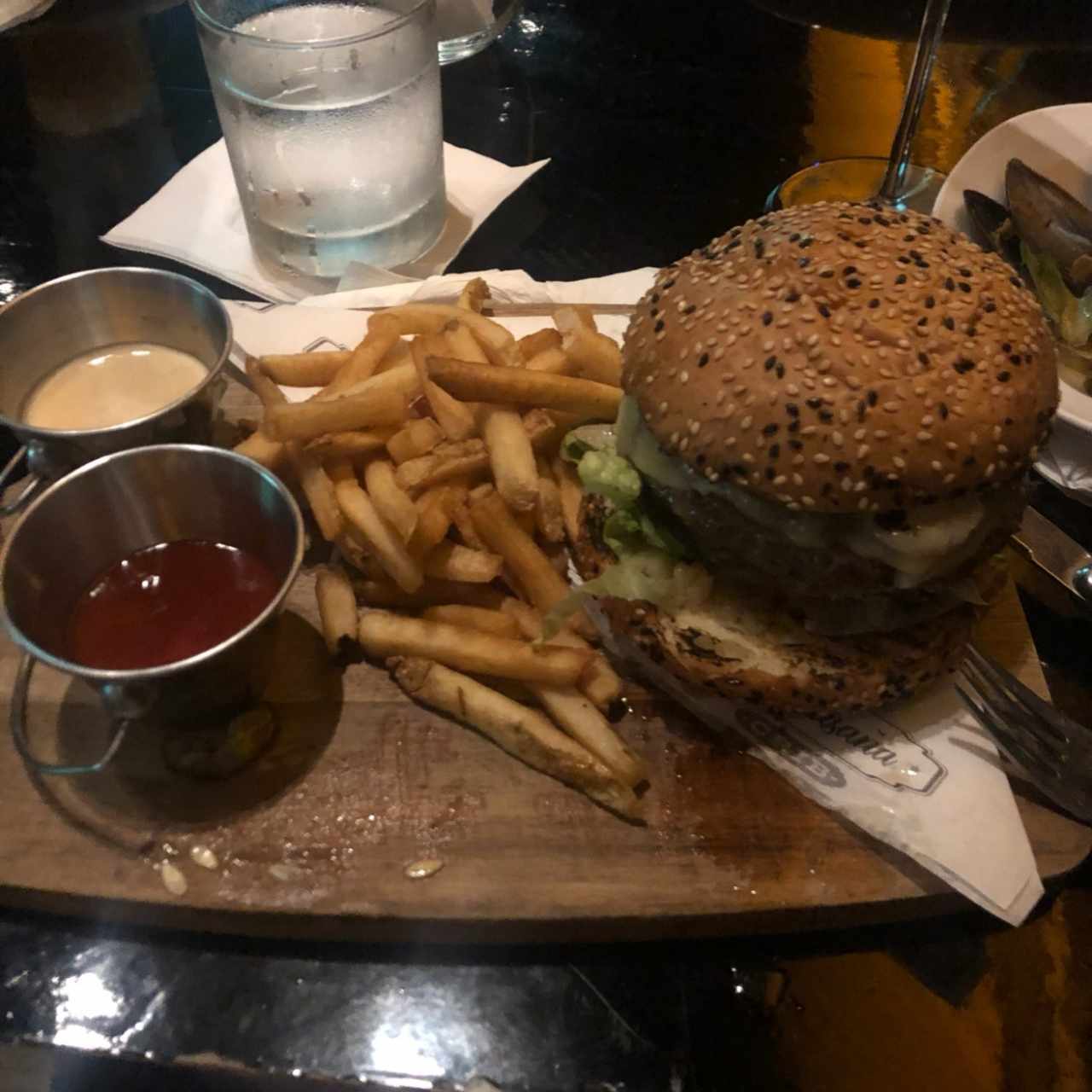 Platos Fuertes - Hamburguesa Malasaña (1/2L)