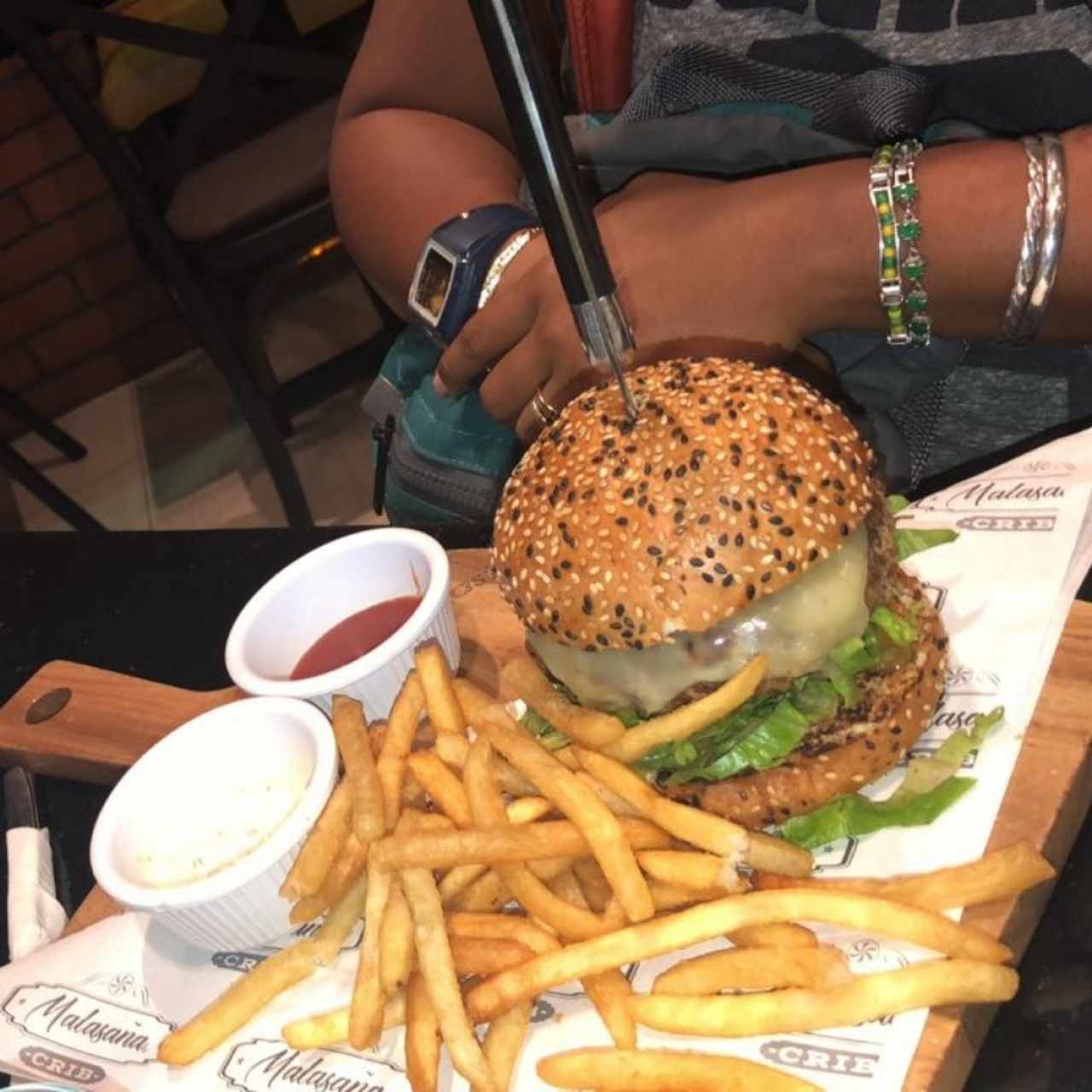 Platos Fuertes - Hamburguesa Malasaña (1/2L)