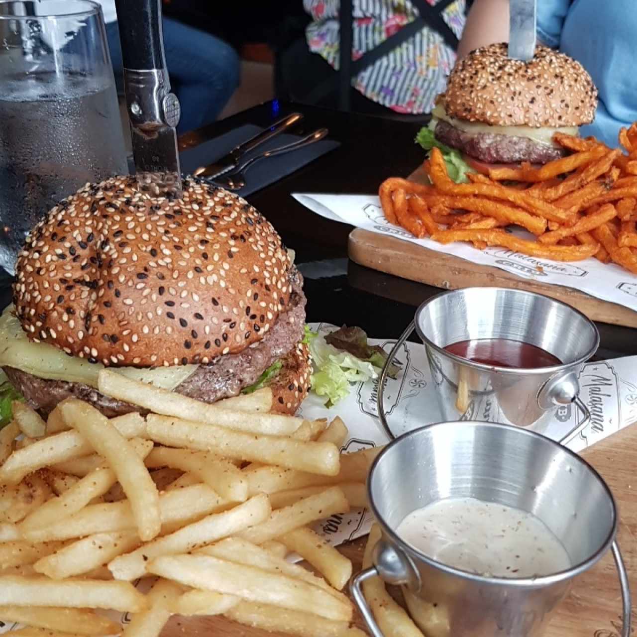 Platos Fuertes - Hamburguesa Malasaña (1/2L)