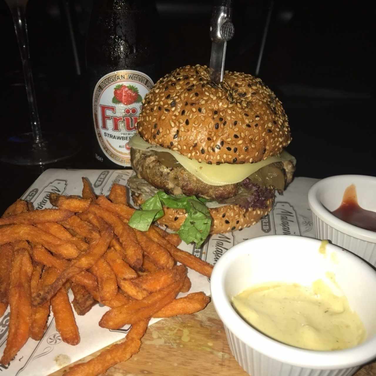 Platos Fuertes - Hamburguesa Malasaña (1/2L)