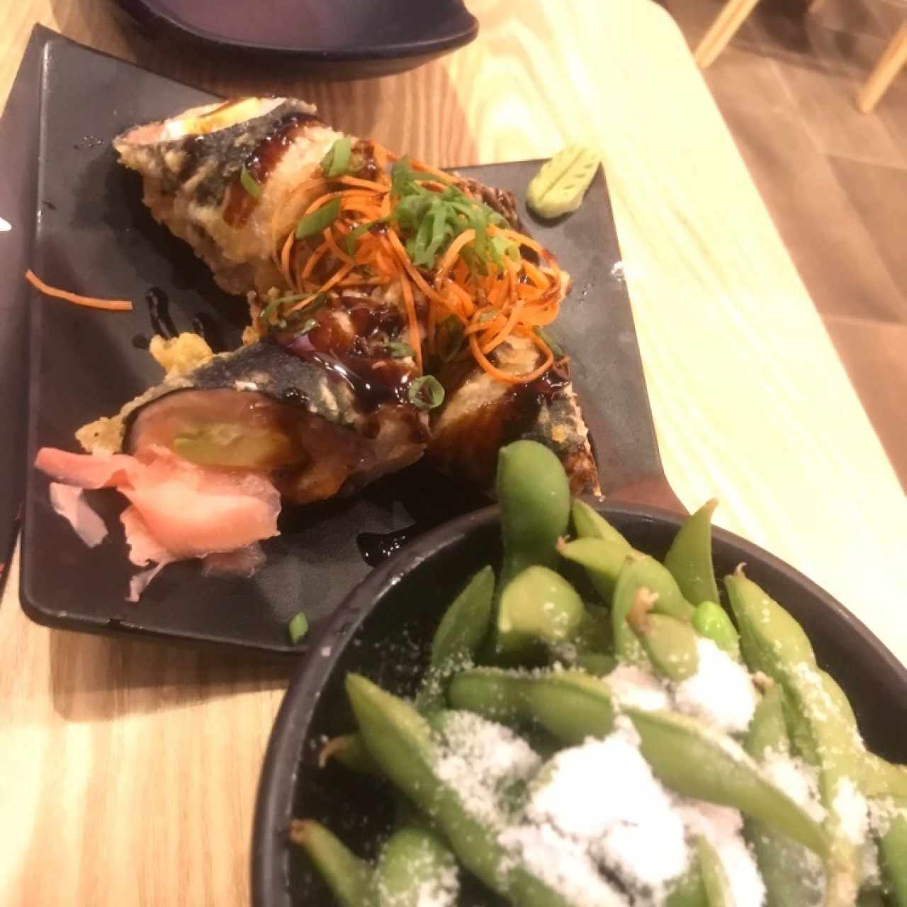 edamames y bocadillos de salmón 