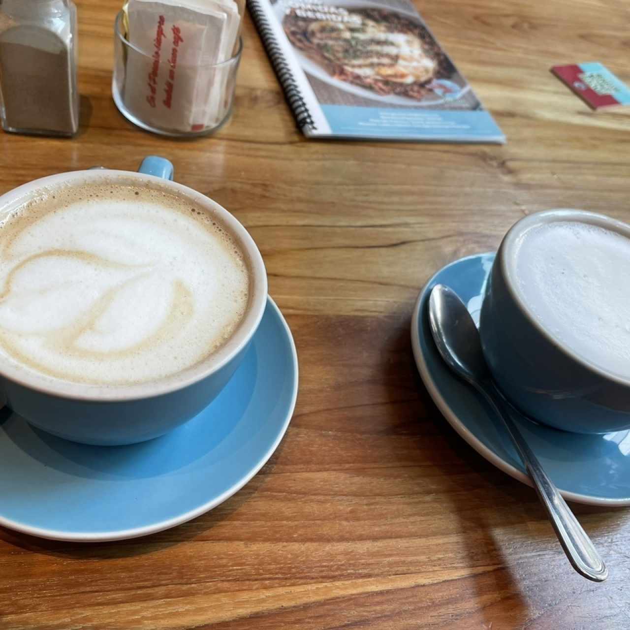 Chai y Taro Lattes