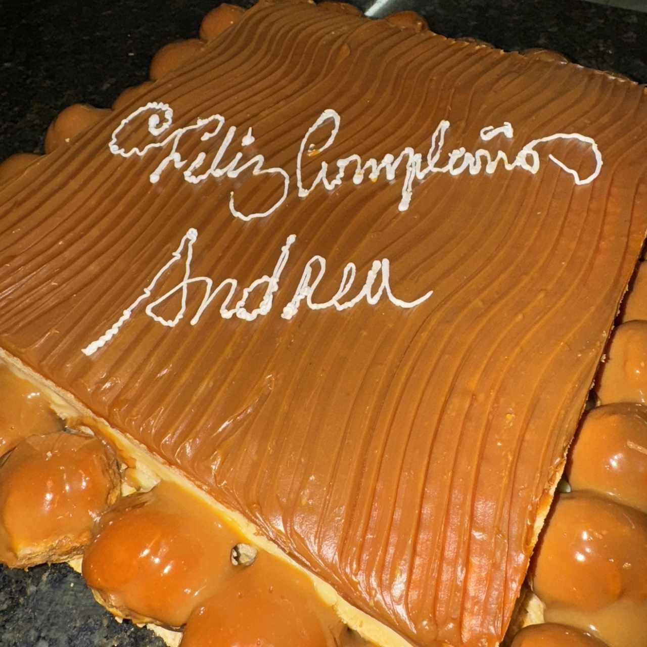 Milhojas de arequipe con profiteroles