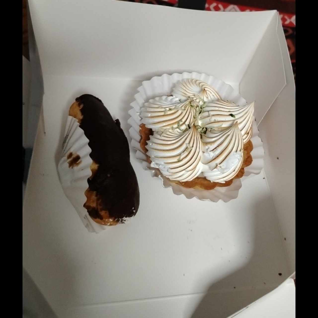 Tarta limón y Eclair 