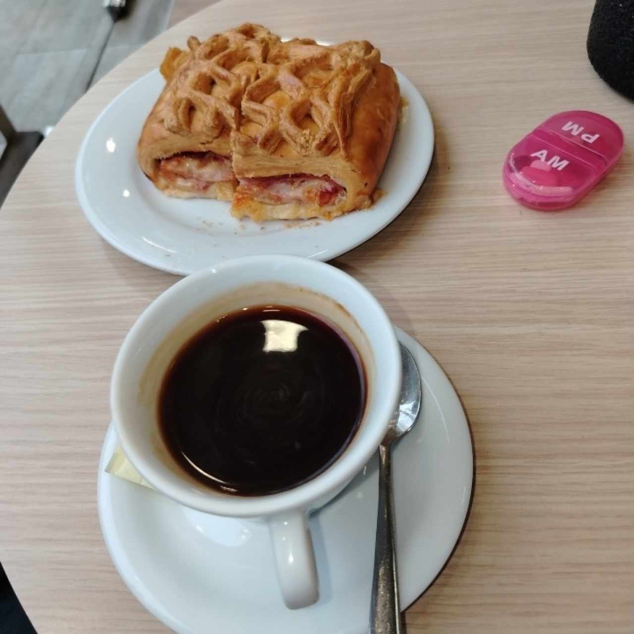Café americano y Mini Lunch 