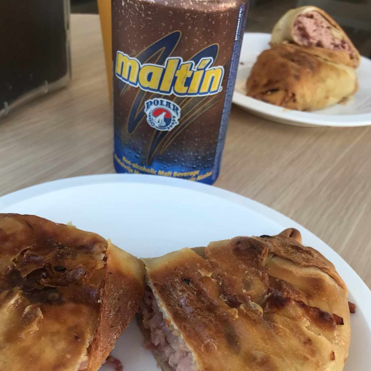 Cachito de Jamon con Queso Gouda