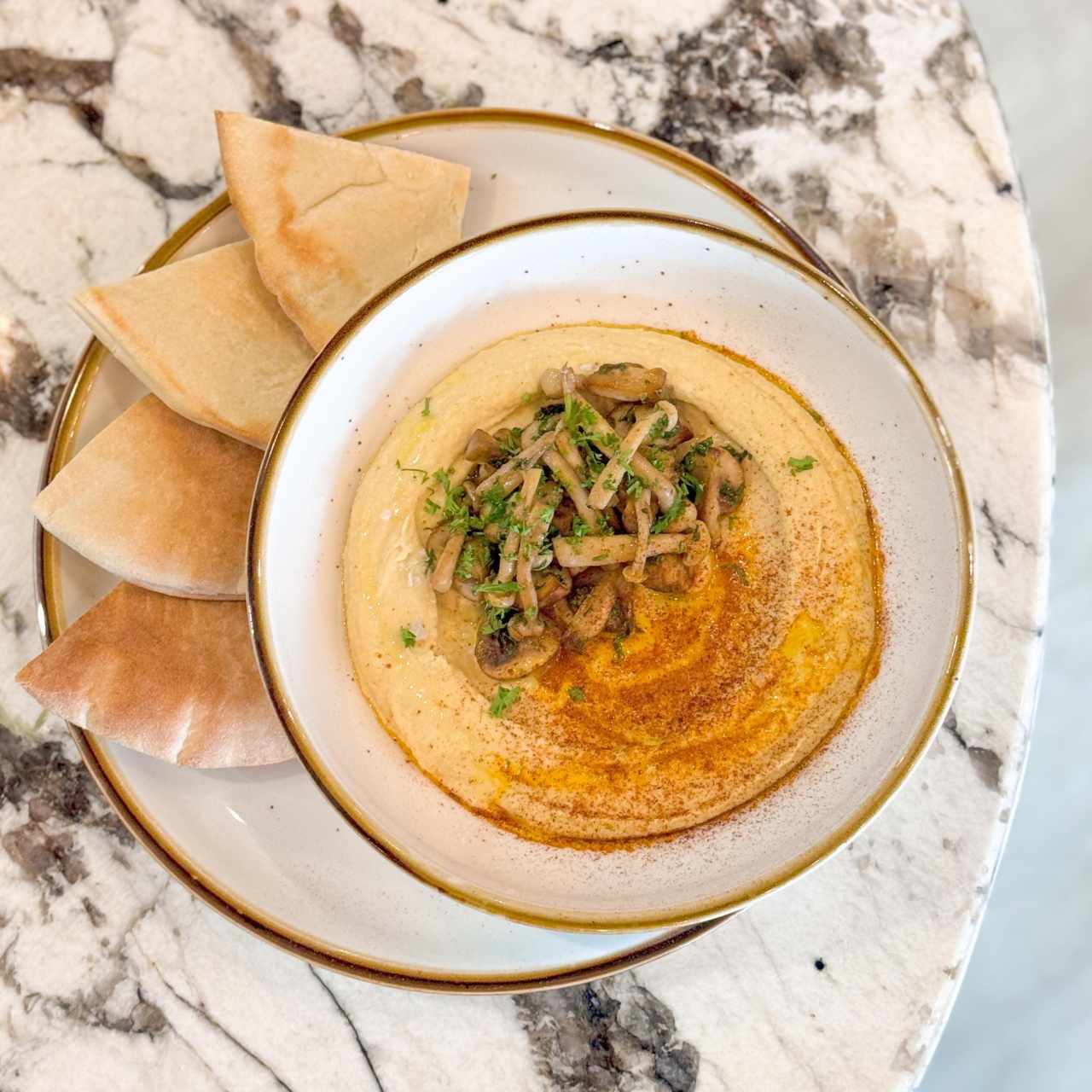 Hummus & hongos