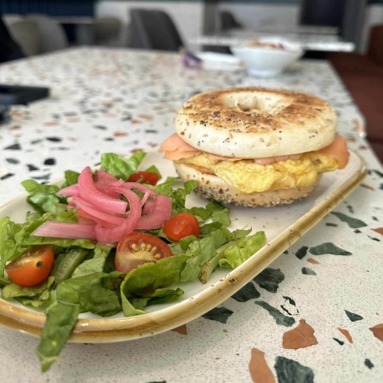 DESAYUNO - Bagel de salmón