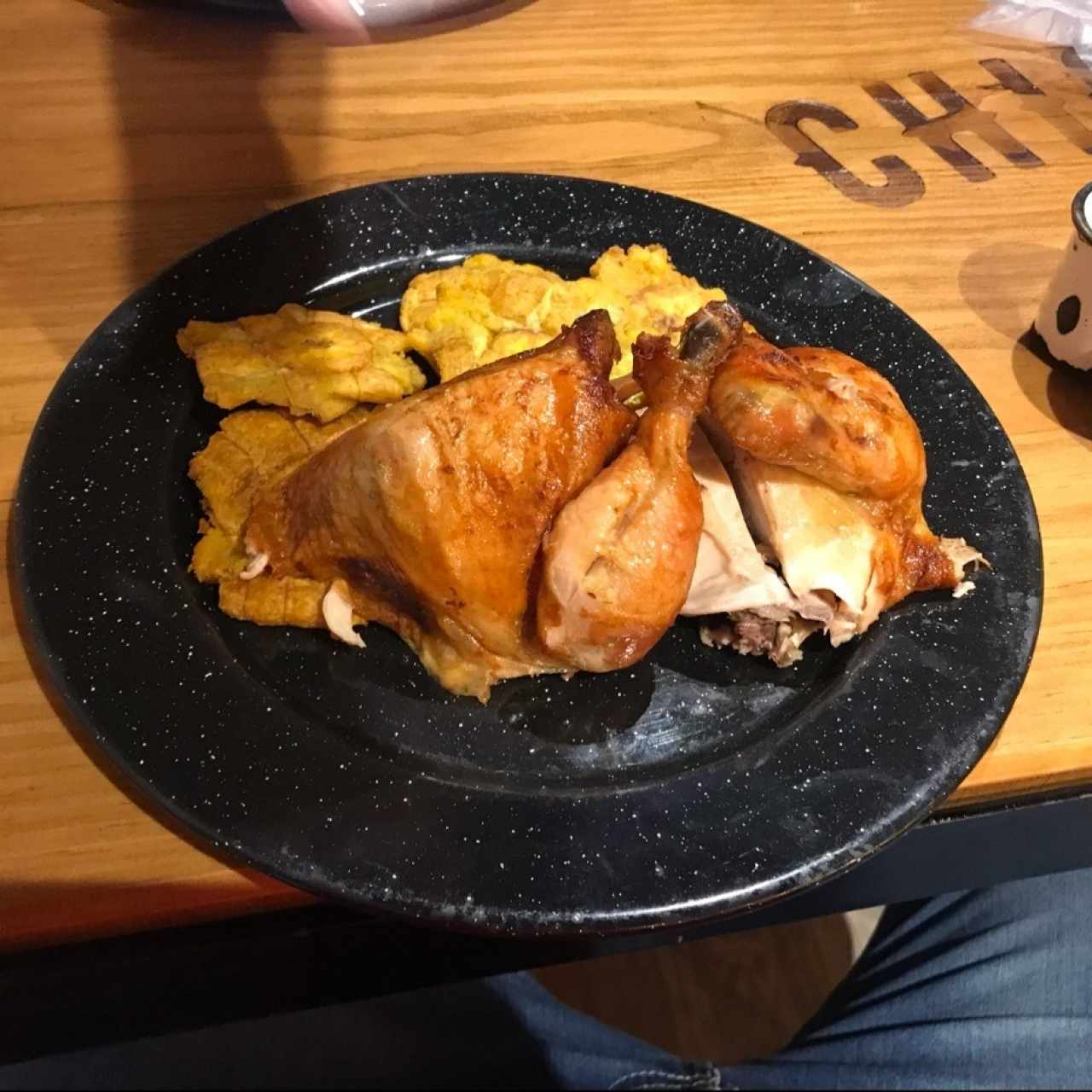 1/2 pollo con patacones