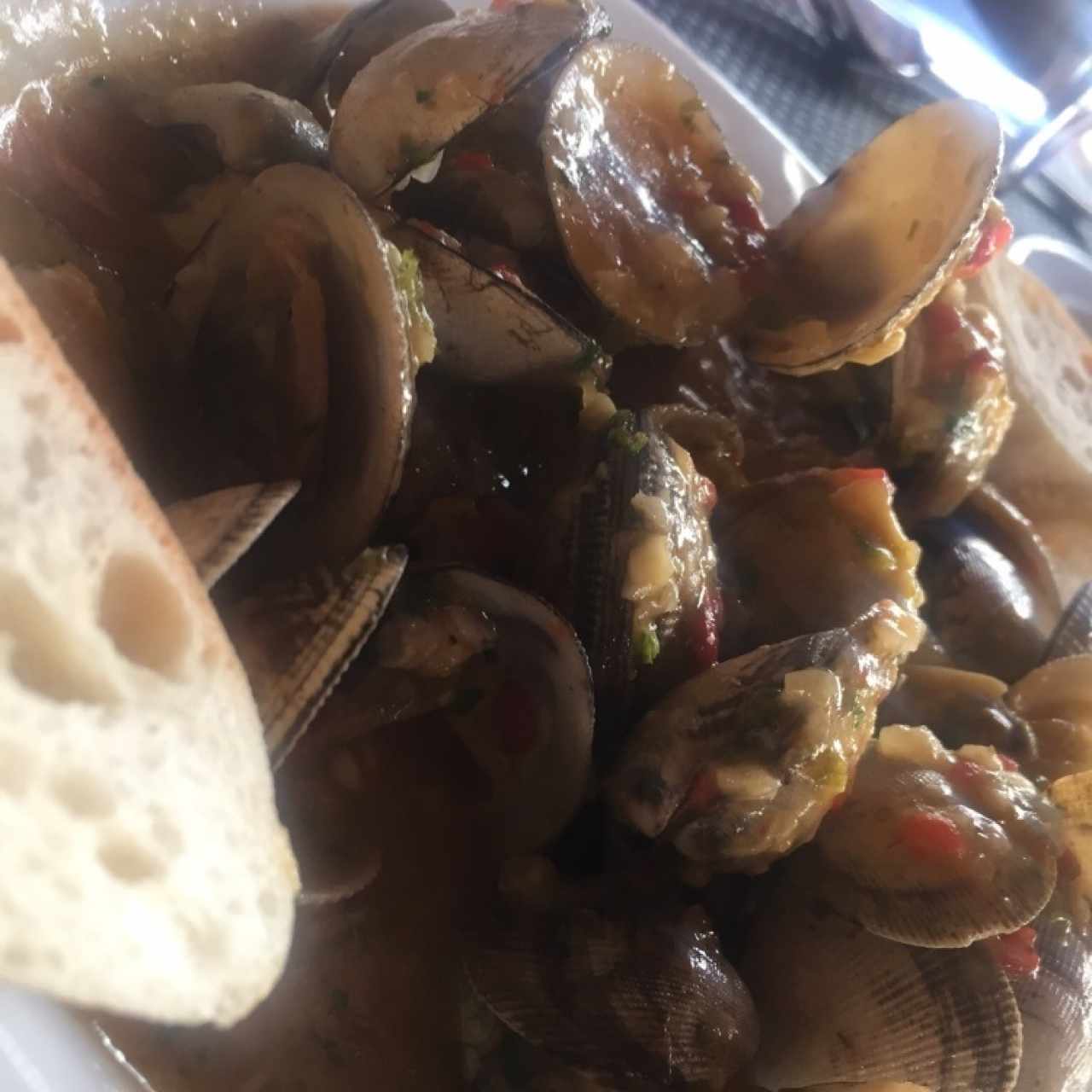 Almejas al ajillo