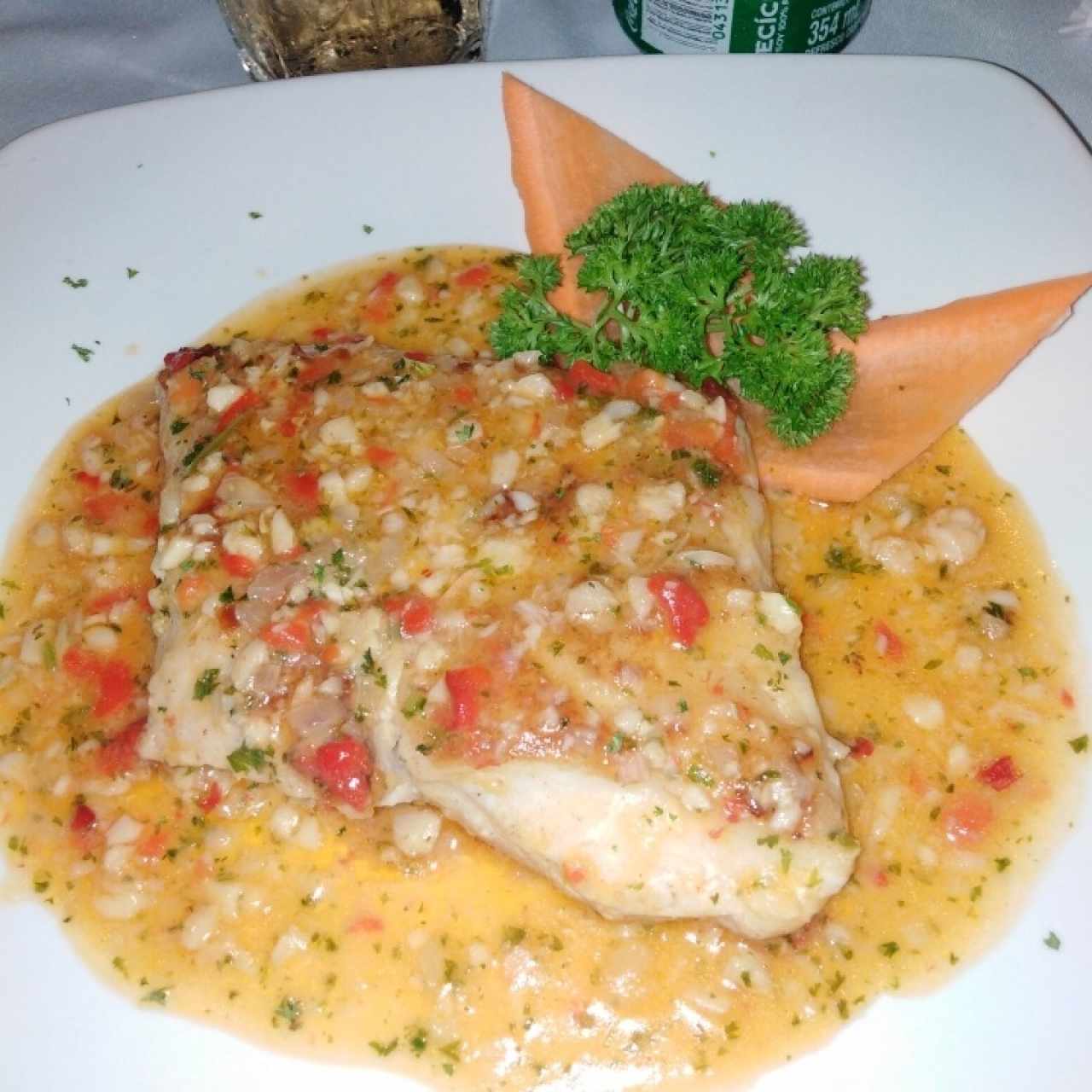 PLATOS FUERTES - Filete de Corvina al ajillo