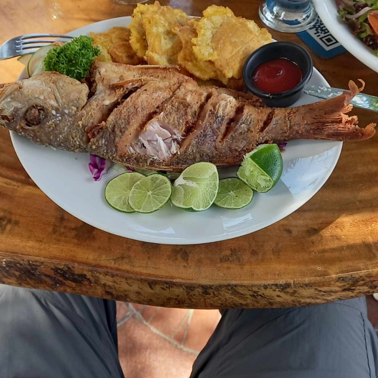 PLATOS FUERTES - Pargo Frito