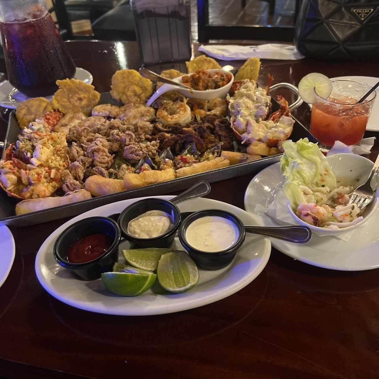 Bandeja de Langosta, Ceviche mixto y sangría