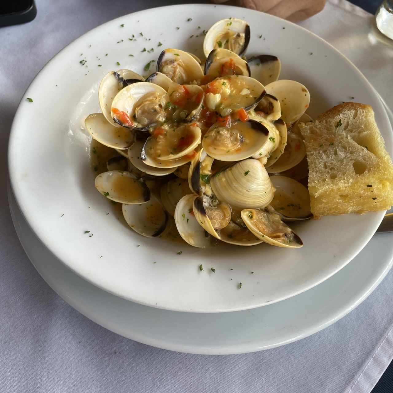 Almejas al Ajillo