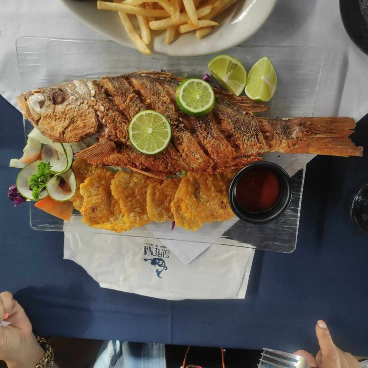 PLATOS FUERTES - Pargo Frito