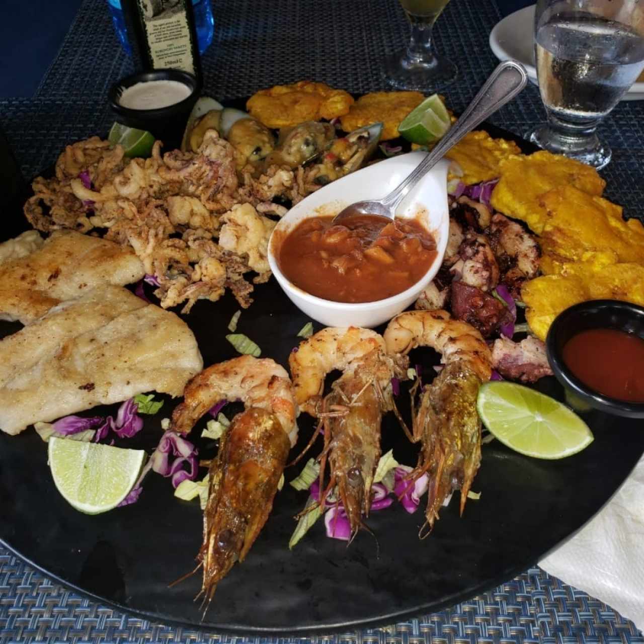 Bandeja mixta de Mariscos.