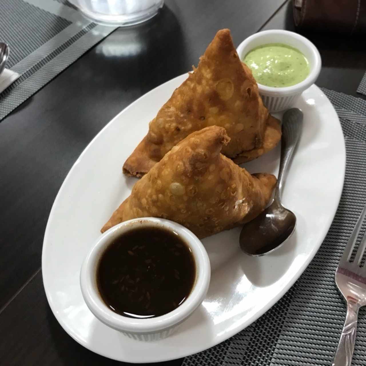 Samosas con Chutney