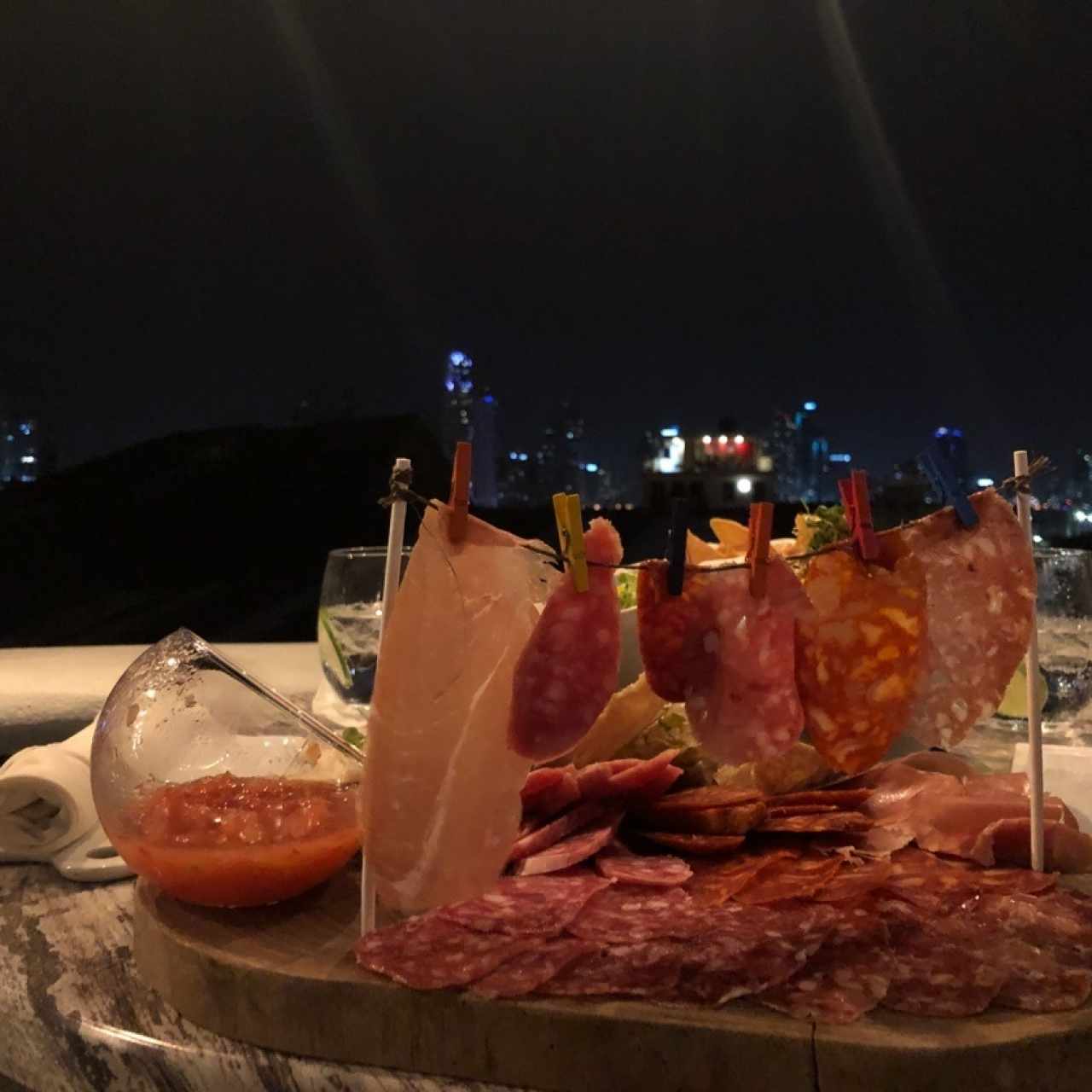 TABLA DE IBÉRICOS (lomo, salchichón, chorizo, jamón serrano y fuet)
