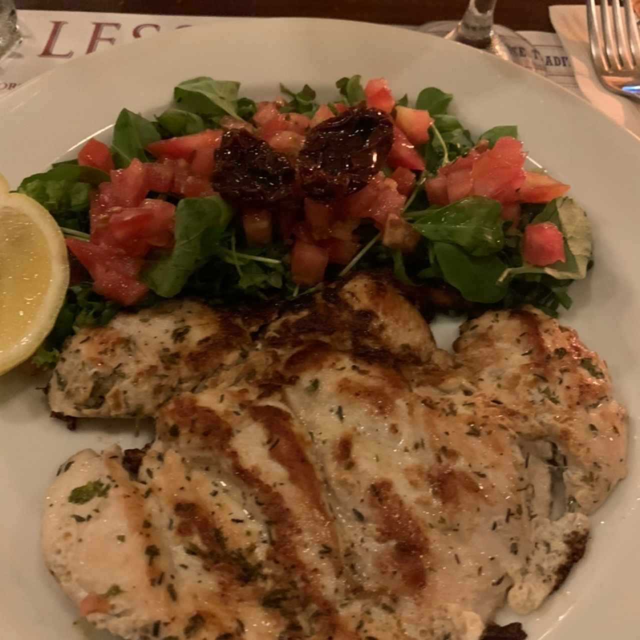 pollo con ensalada