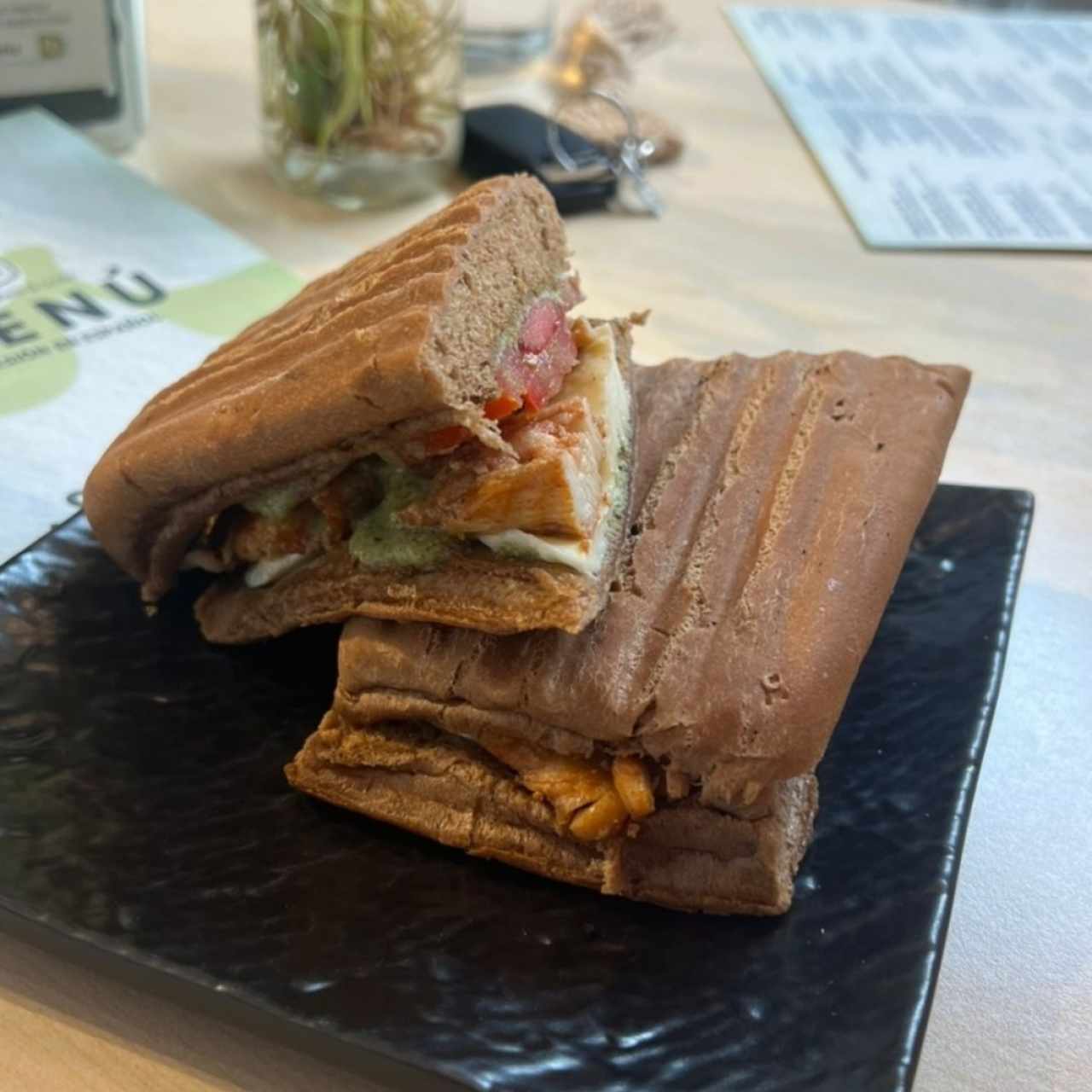 Emparedado de Pollo Mozzarella & Pesto.